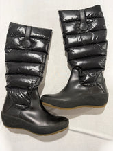 Load image into Gallery viewer, Moncler Quilted Down Puffer Snow Boots
