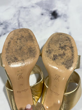 Load image into Gallery viewer, Louis Vuitton Gold Leather Heels
