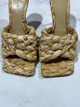 Load image into Gallery viewer, Bottega Veneta Raffia Sandals
