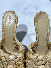 Load image into Gallery viewer, Bottega Veneta Raffia Sandals
