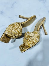 Load image into Gallery viewer, Bottega Veneta Raffia Sandals
