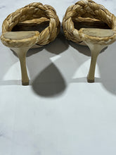 Load image into Gallery viewer, Bottega Veneta Raffia Sandals
