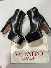 Load image into Gallery viewer, Valentino Garavani Black Platform Zippy Booties
