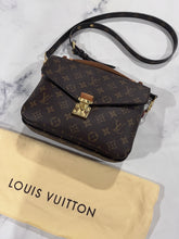 Load image into Gallery viewer, Louis Vuitton Monogram Pouchette Metis
