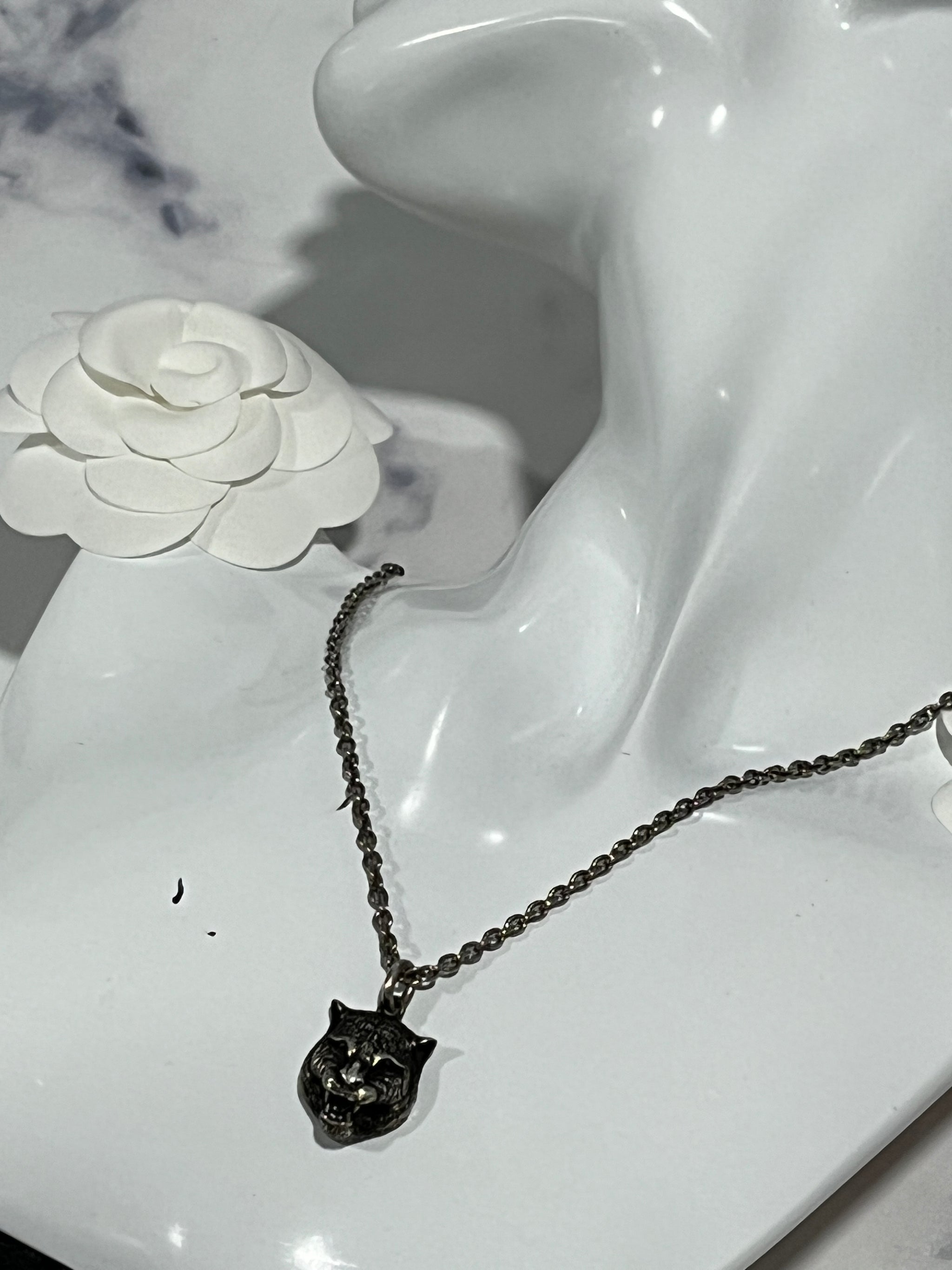 Gucci Sterling Silver Tiger Necklace – The Millionaires Closet