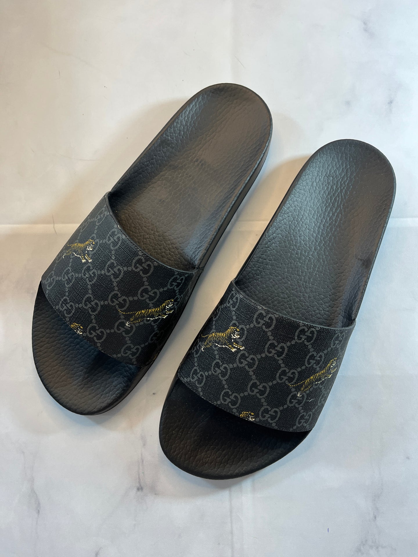 Gucci GG Supreme Tiger Slide Sandals