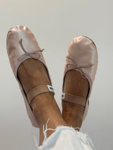 Load image into Gallery viewer, MIU MIU Orchid Pink Satin Ballet Flats
