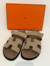 Load image into Gallery viewer, Hermes Beige Suede Chypre Dad Sandals
