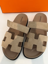 Load image into Gallery viewer, Hermes Beige Suede Chypre Dad Sandals
