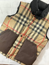 Load image into Gallery viewer, Burberry Kenwick Mens Plaid Vest Size M
