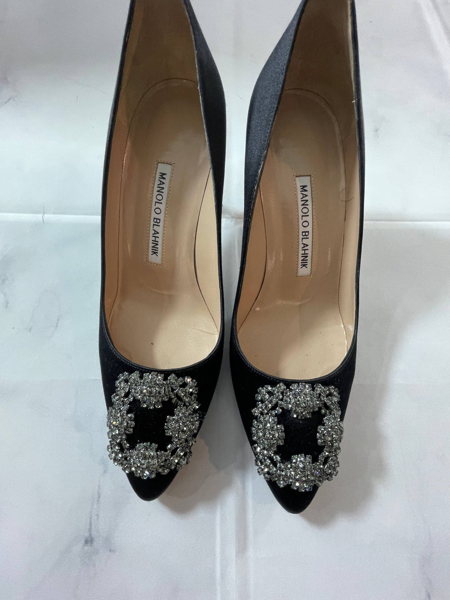 Manolo Blahnik Black Silk Hangisi Pump