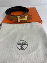 Load image into Gallery viewer, Hermes 24 Constance Reversible Leather Belt
