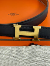 Load image into Gallery viewer, Hermes 24 Constance Reversible Leather Belt
