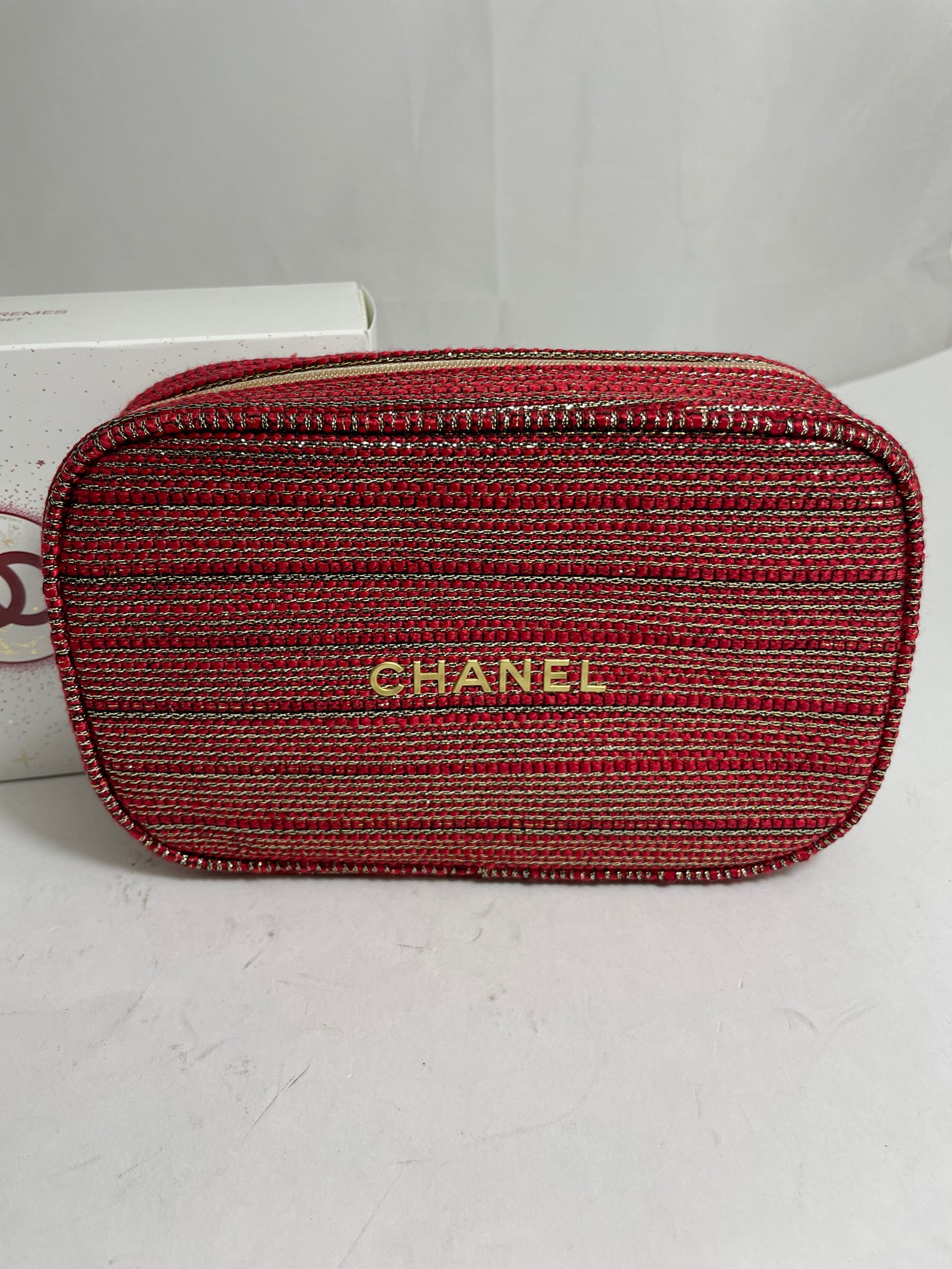 CHANEL BEAUTE Red Mesh Makeup Cosmetic Bag ** New no Box