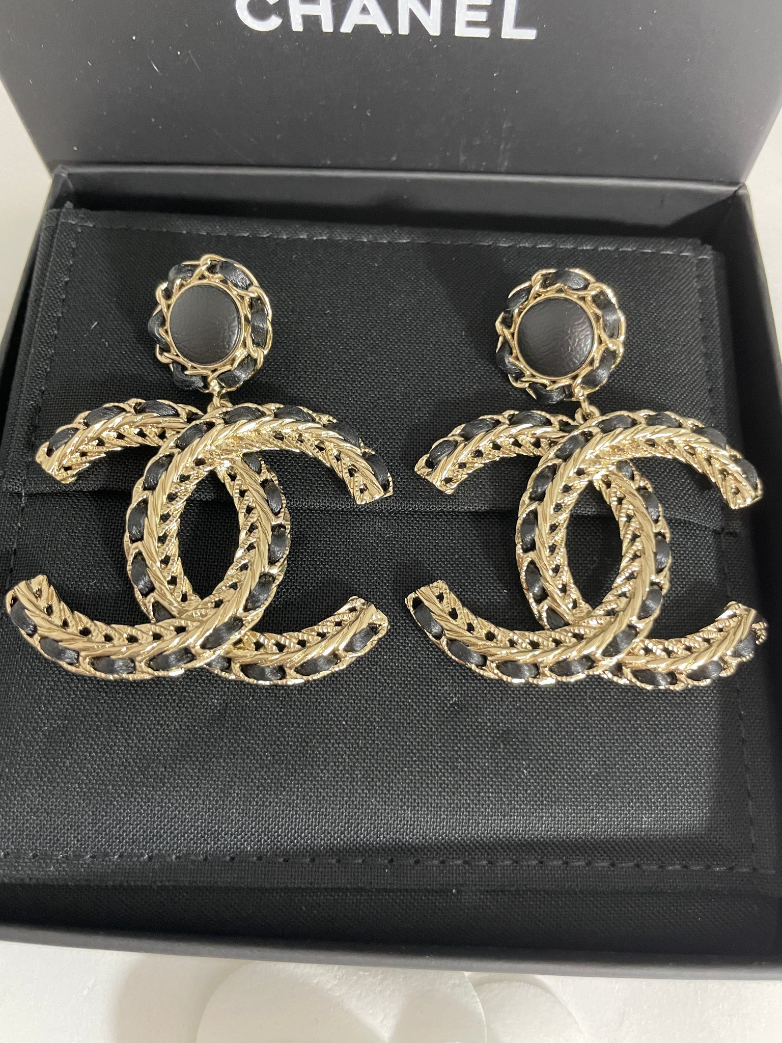 Chanel Medium CC Black Statement Earrings – The Millionaires Closet
