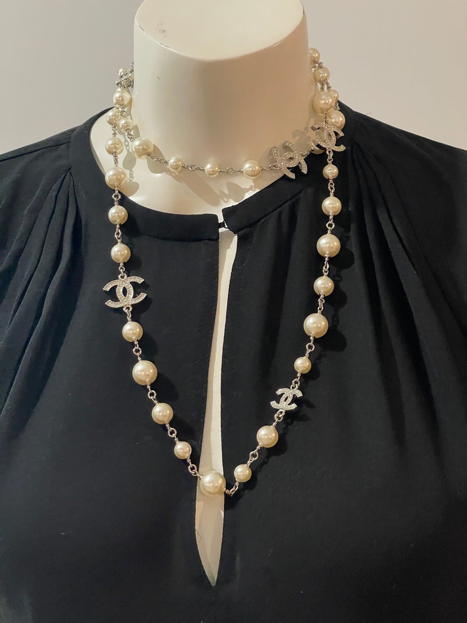 Chanel Timeless Classic 42 5 Crystal CC Pearl Long Necklace SHW – Boutique  Patina