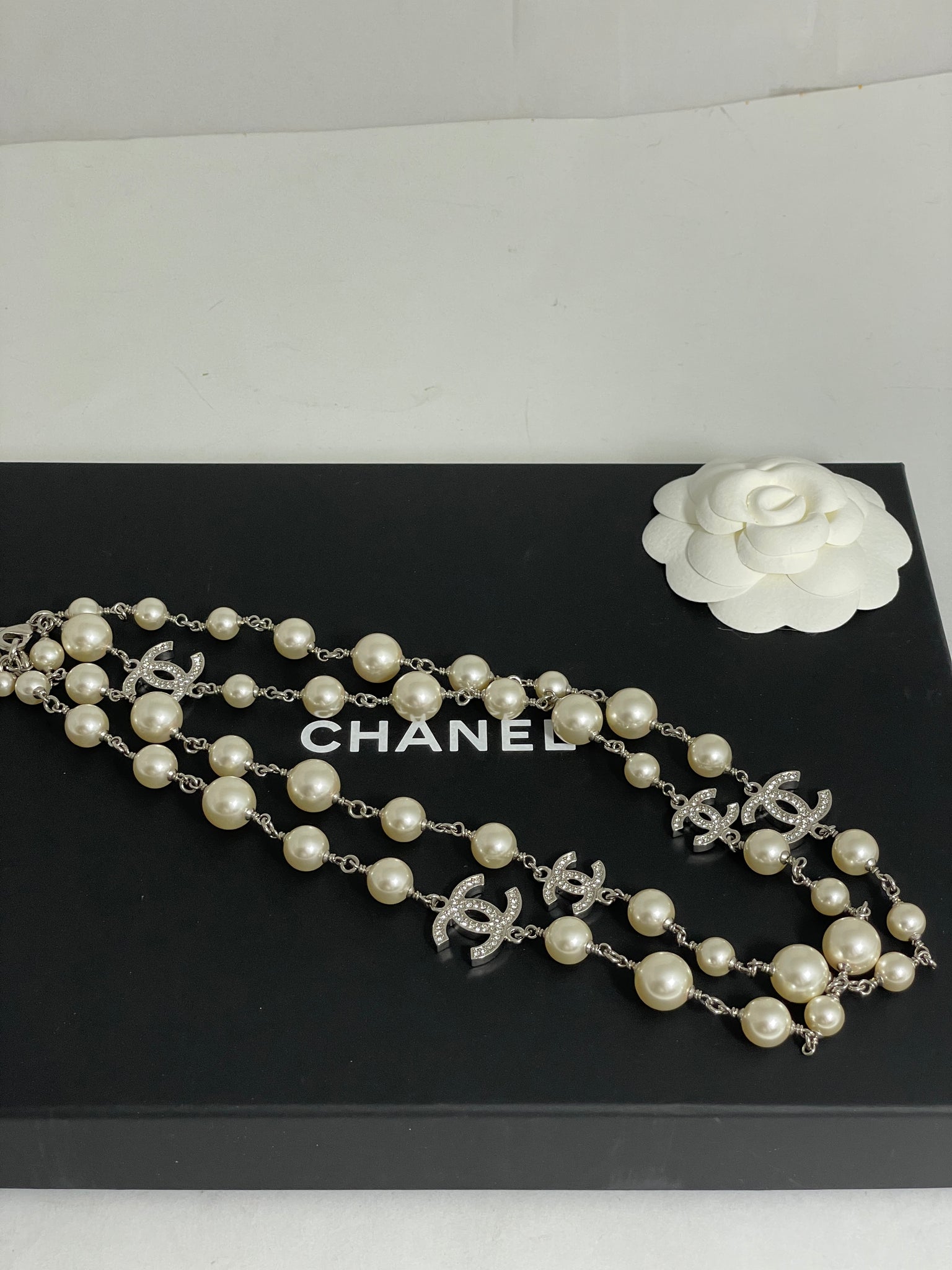 CHANEL Interlocking CC Pearl Necklace Crystal Spiral - Chelsea