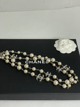 Load image into Gallery viewer, Chanel Classic Pearl 5 Motif Strand CC Crystal Inlay Necklace
