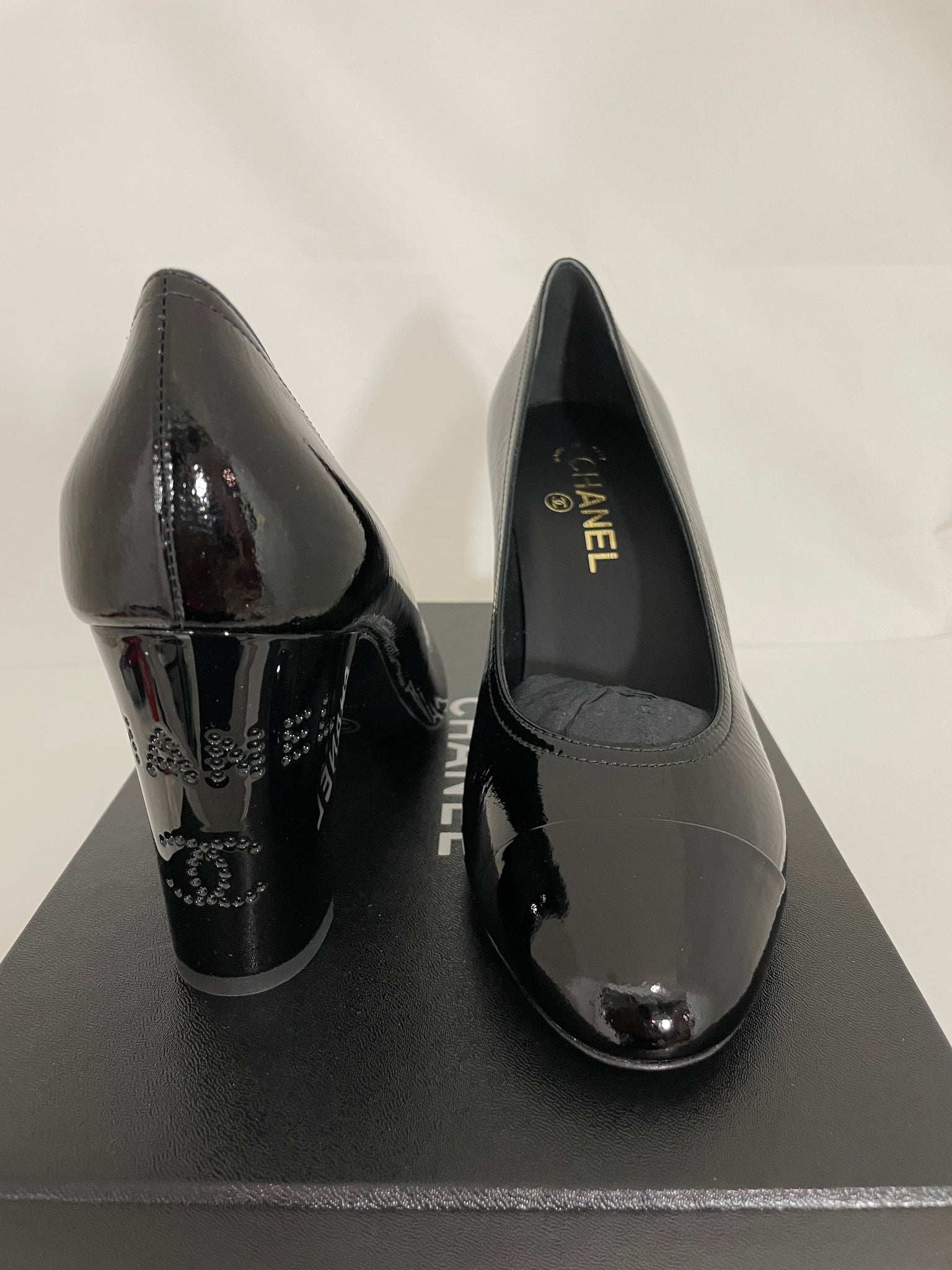 Chanel - Black Patent Leather Platform Pumps w/ Silver Toe Sz 10.5 –  Current Boutique
