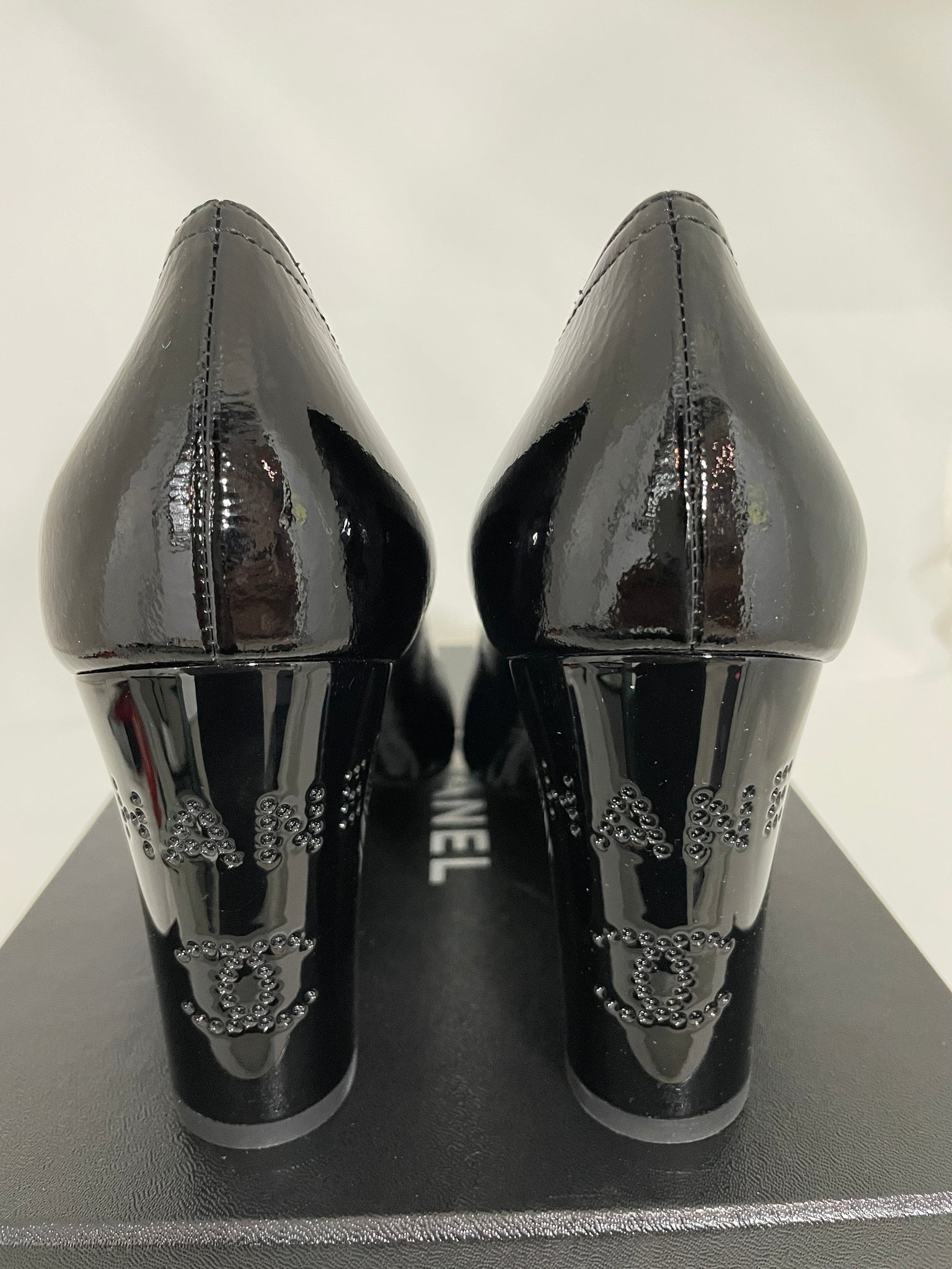 Chanel 19A NWB patent leather black pumps
