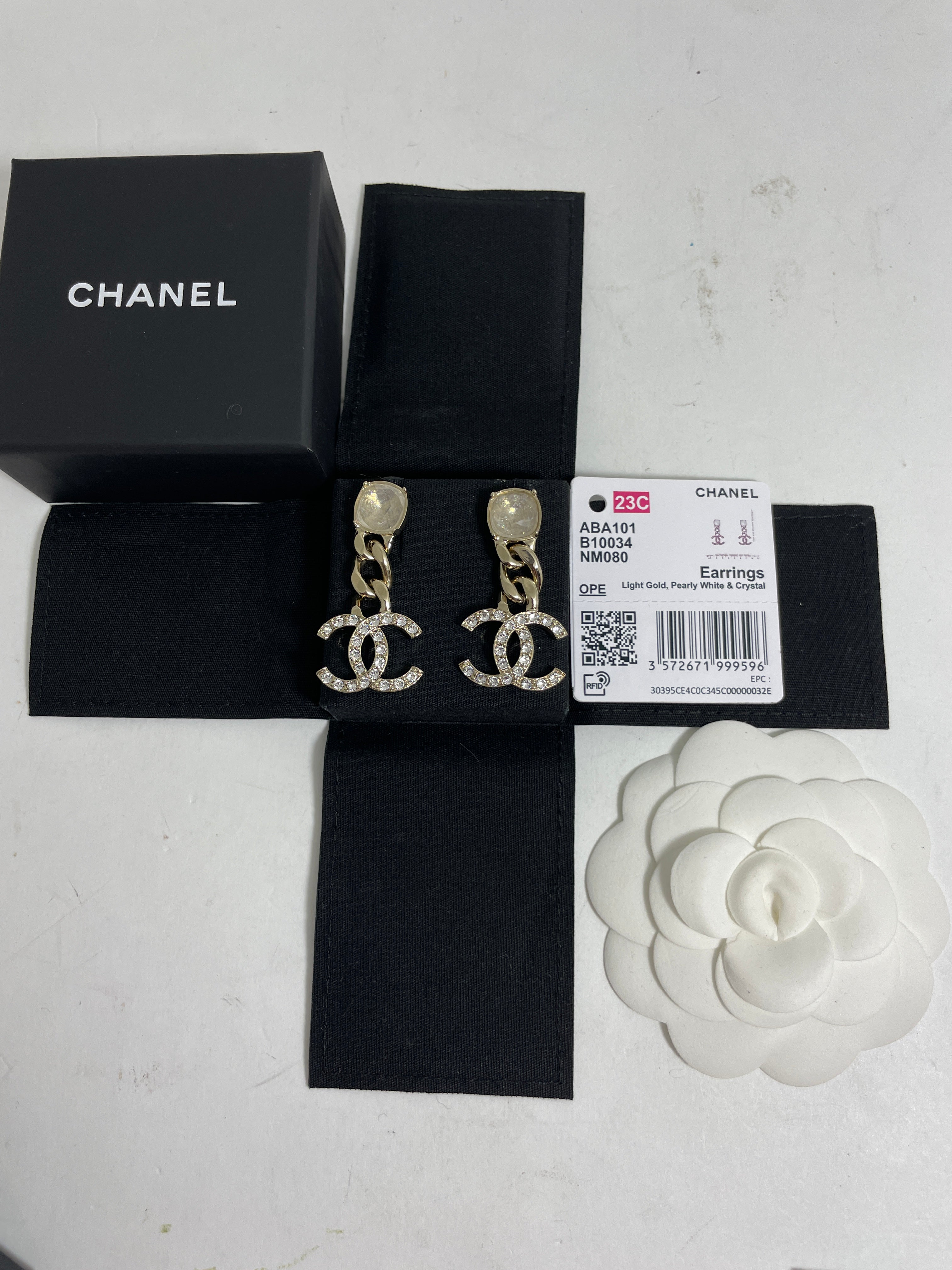 Chanel 23C Chanel CC Logo Heart Earrings