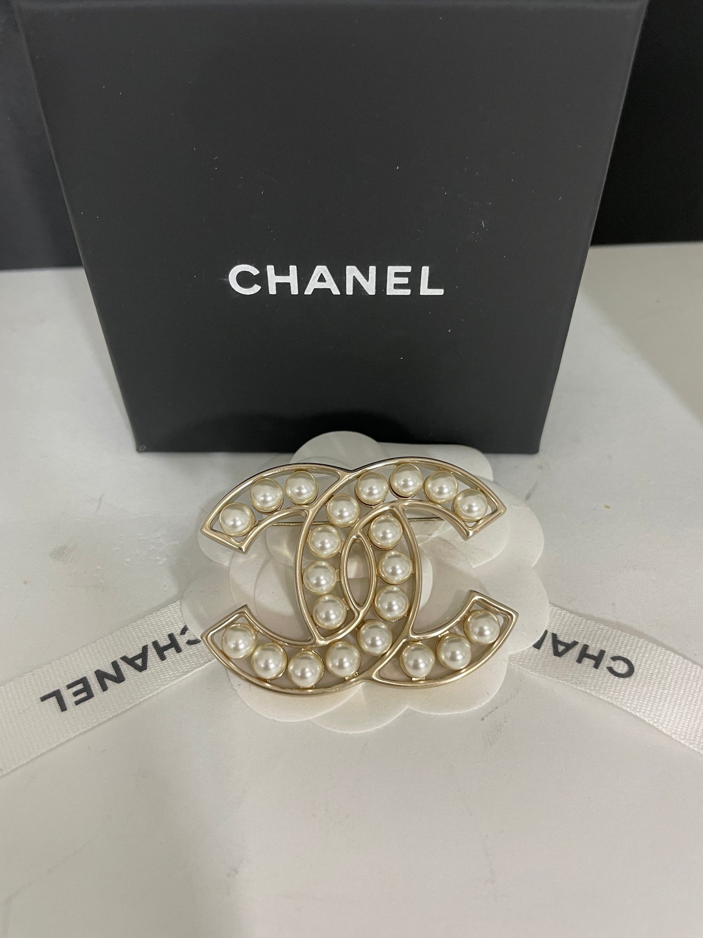 Chanel Gold Outline Pearl Brooch – The Millionaires Closet