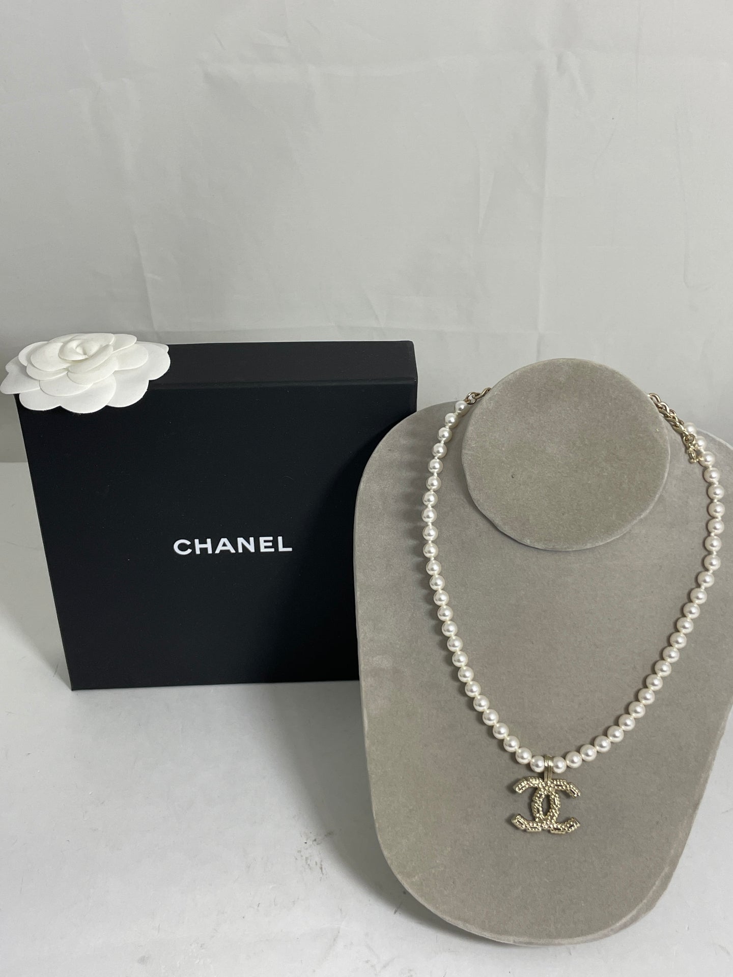 Chanel CC Pearl Choker Necklace Baguette CC