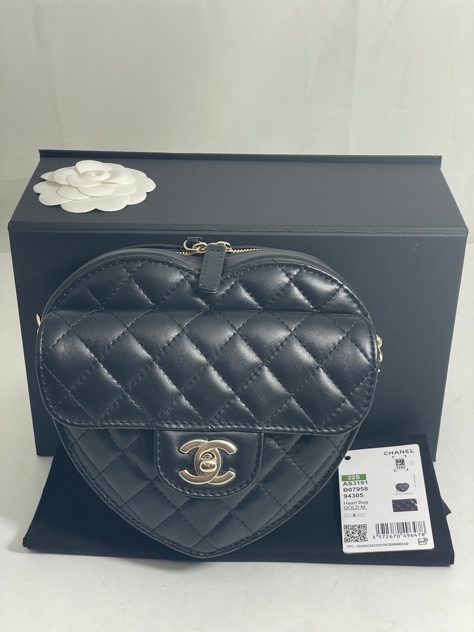 Chanel 22 Black Large Heart Crossbody Handbag – The Millionaires Closet