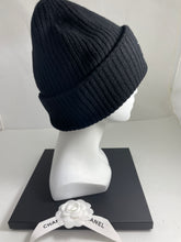Load image into Gallery viewer, Chanel Black Ribbed Wool Cashmere Hat With Orange CC
