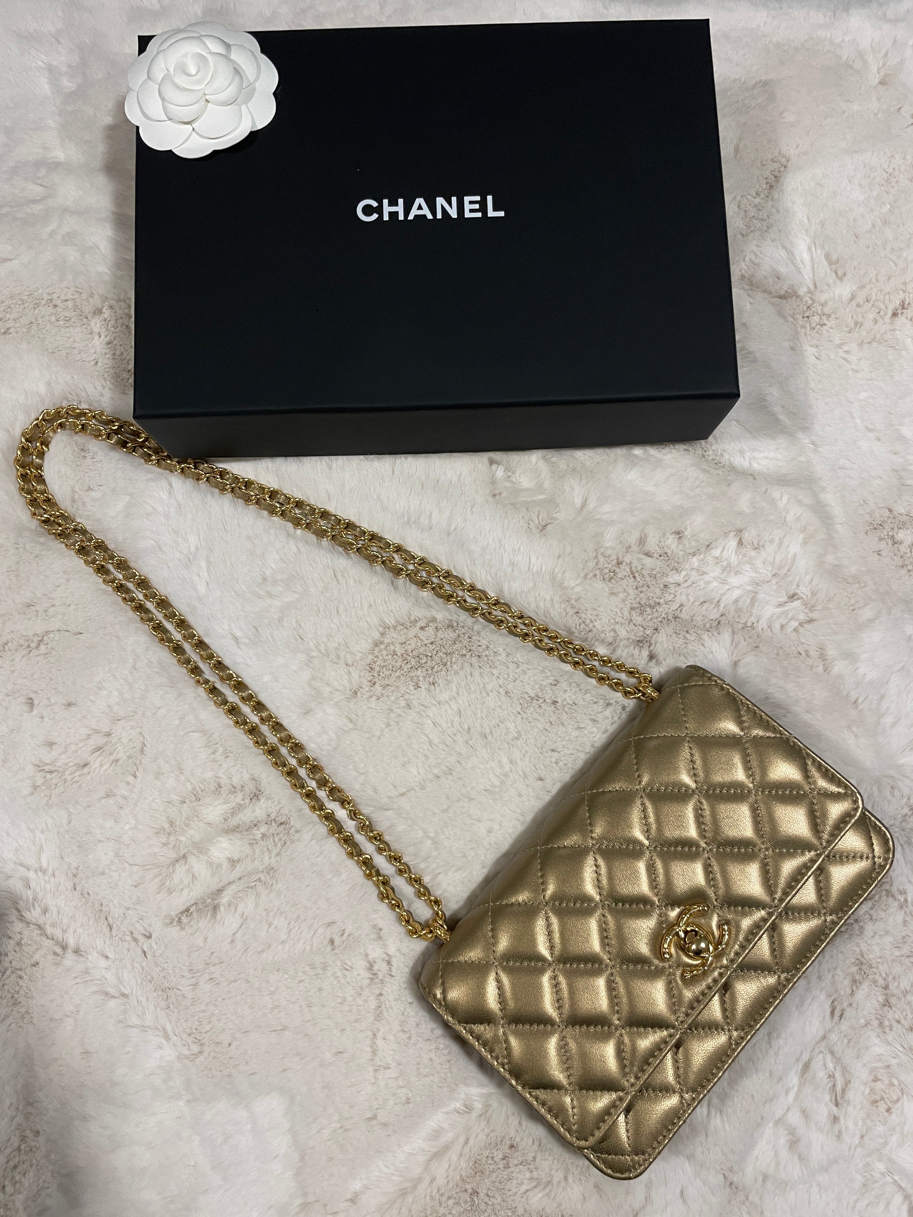gold chanel crossbody handbag