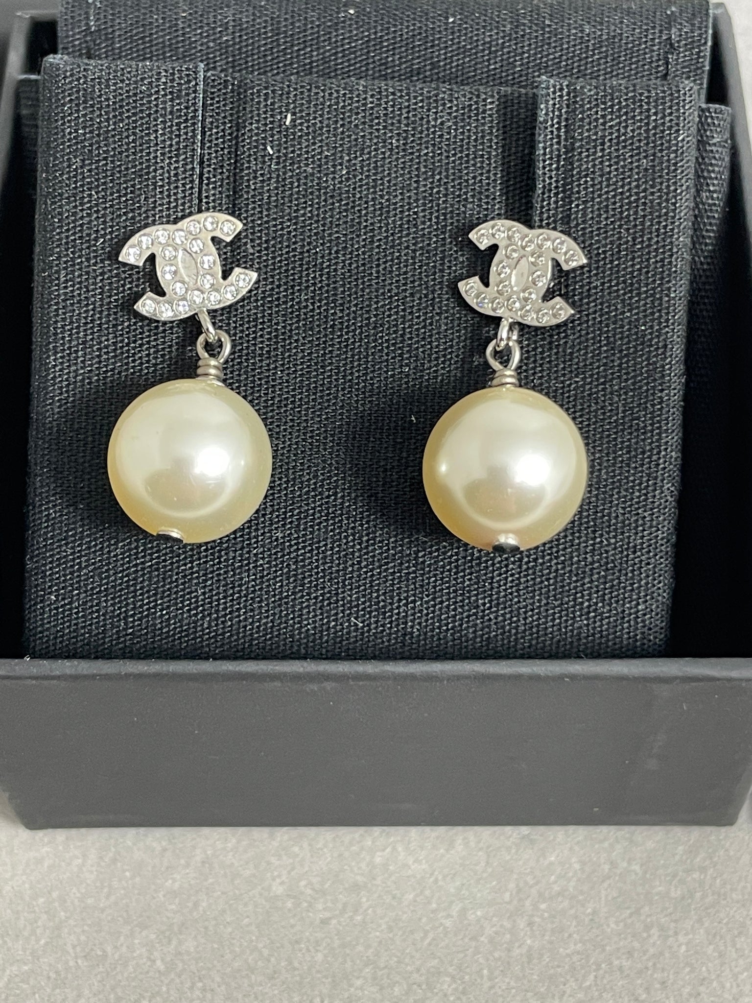 Chanel CC Silver Tone Pear Drop Earrings – The Millionaires Closet