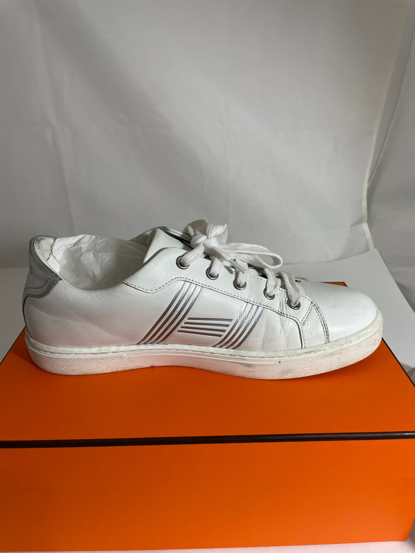 Hermés White Leather Avantage Sneakers