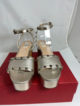 Load image into Gallery viewer, Valentino Garavani Metallic Gold Leather Platform Sandals
