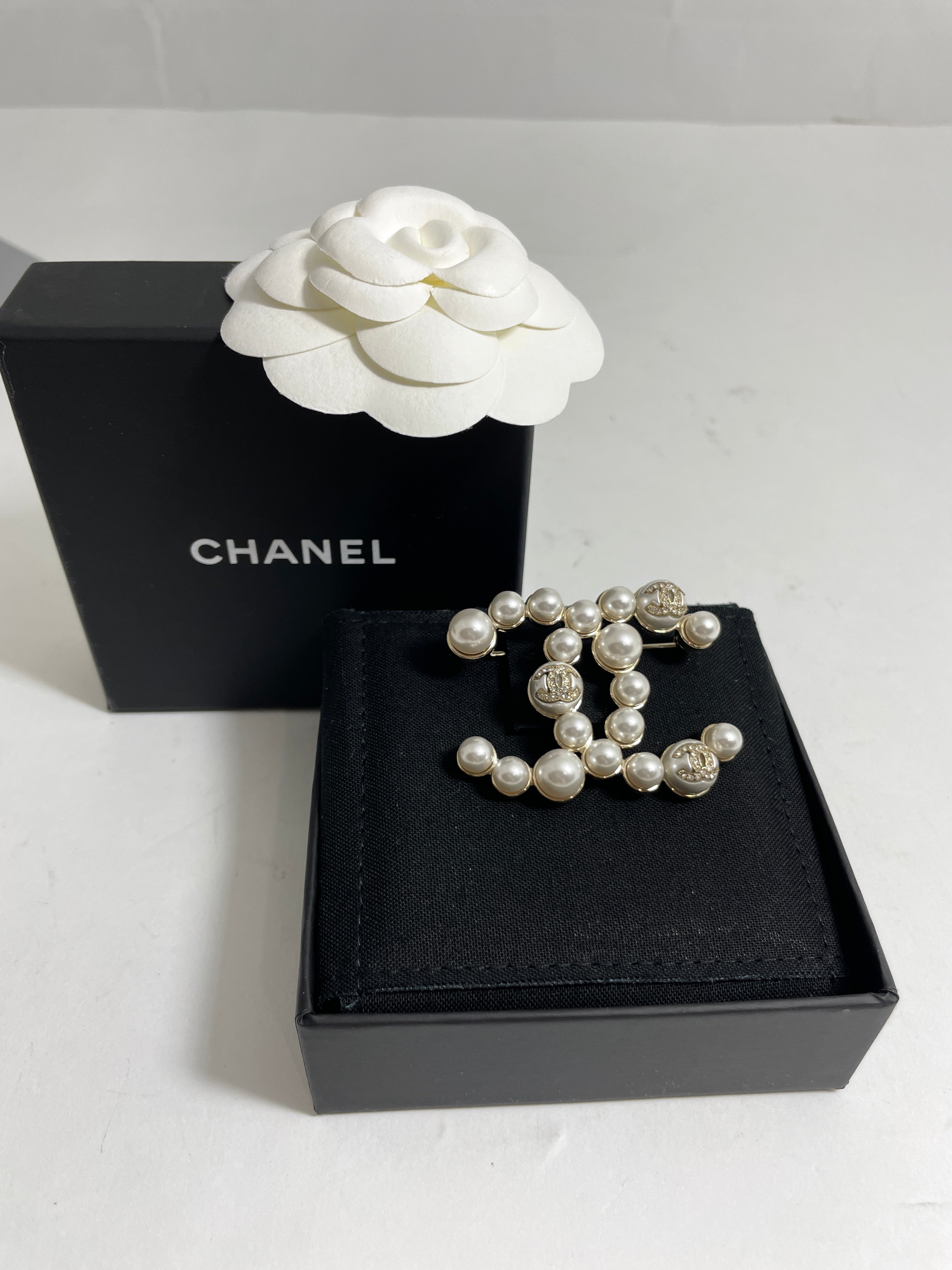 Chanel Gold Outline Pearl Brooch – The Millionaires Closet