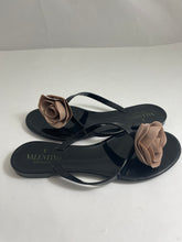 Load image into Gallery viewer, Valentino Black Beige Rose Thong Jelly Sandals
