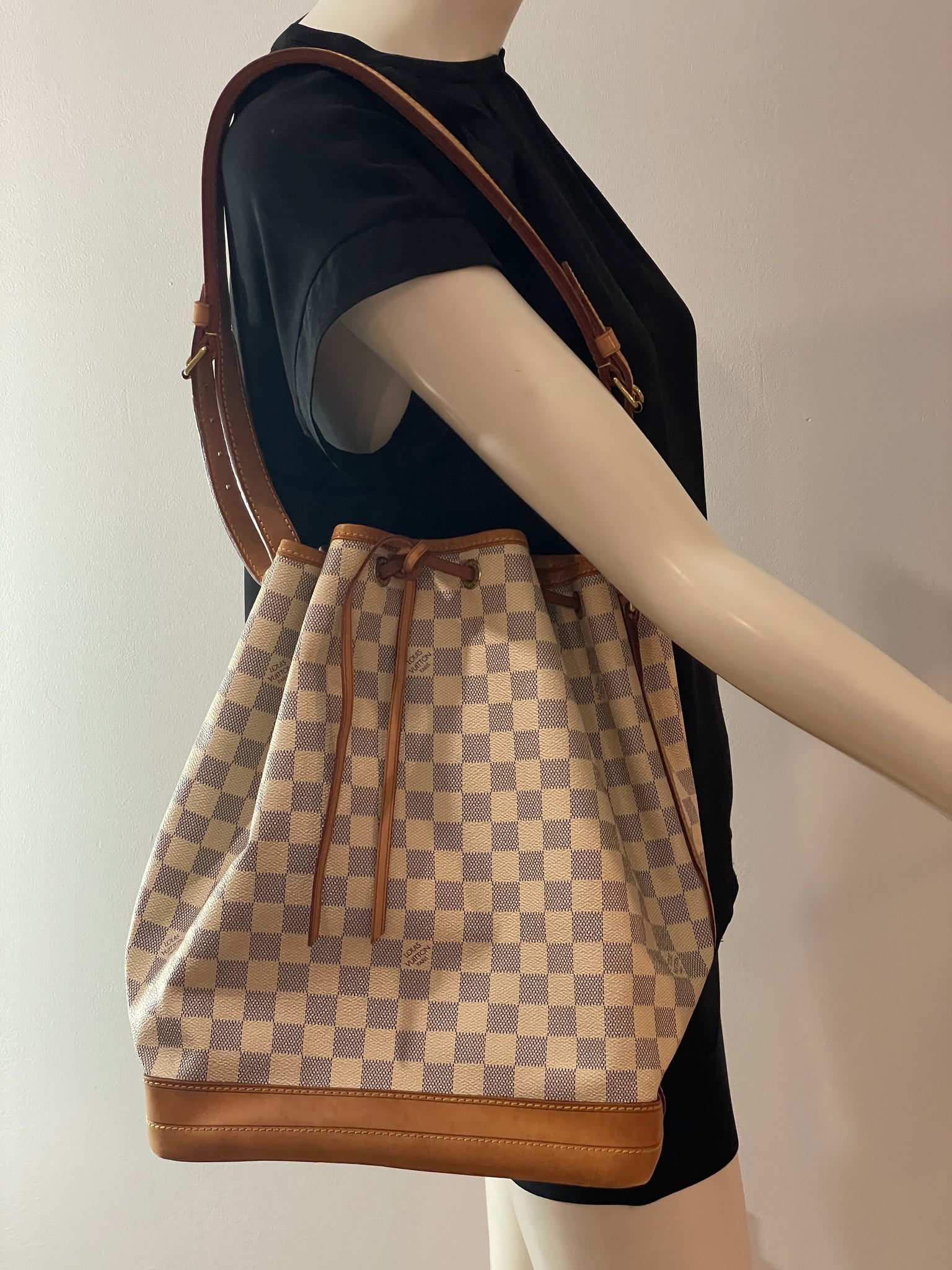Louis Vuitton Damier Azur Canvas Noe Drawstring Bucket Bag – The  Millionaires Closet