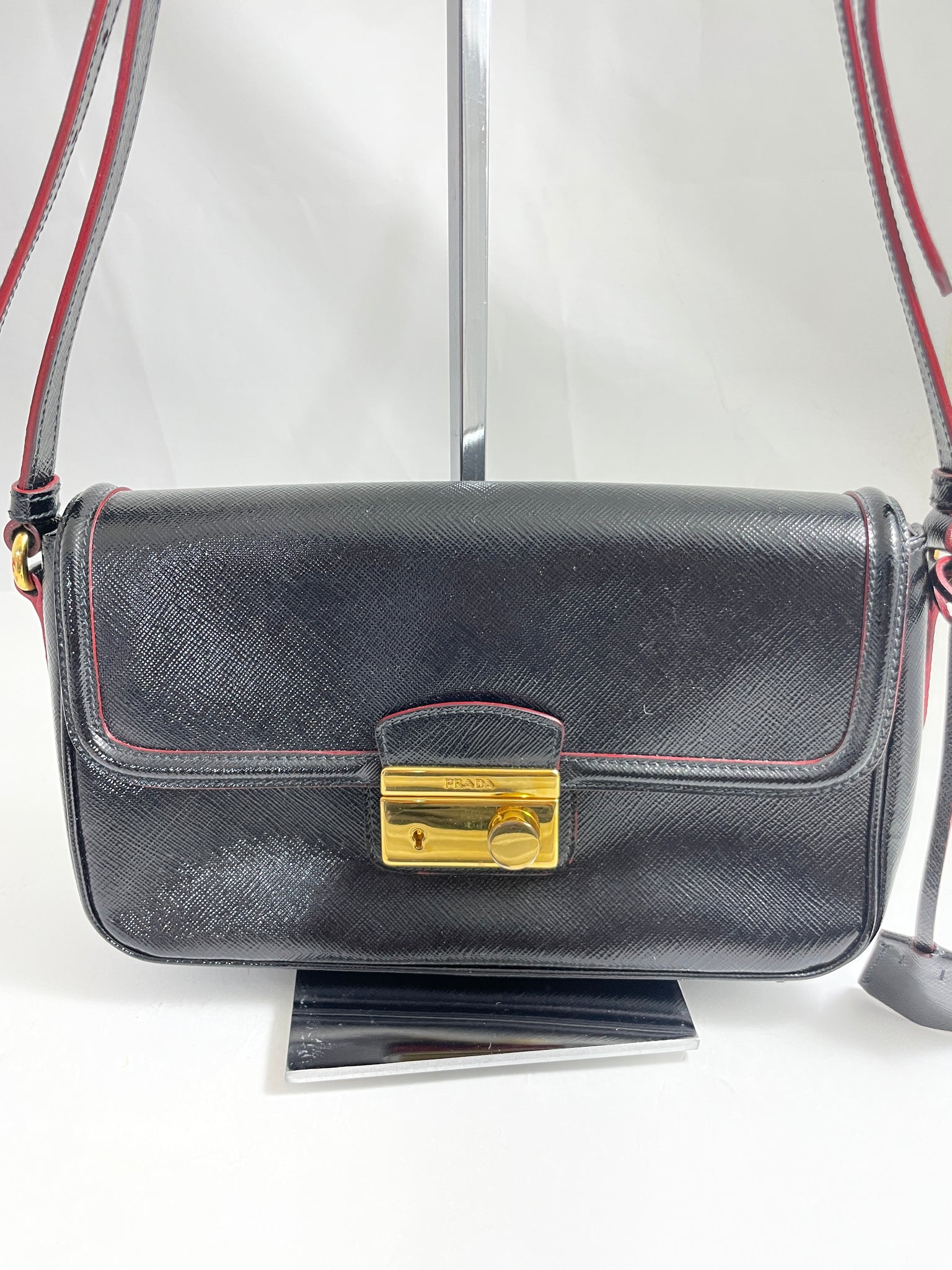Saffiano leather handbag Prada Black in Leather - 31254836