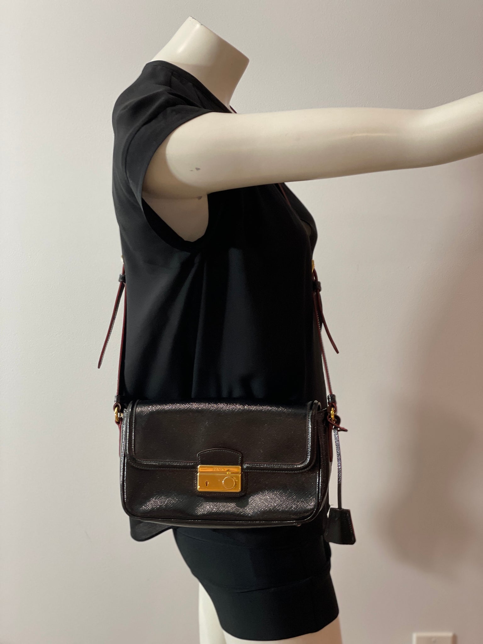 Saffiano leather crossbody bag Prada Black in Leather - 35975346