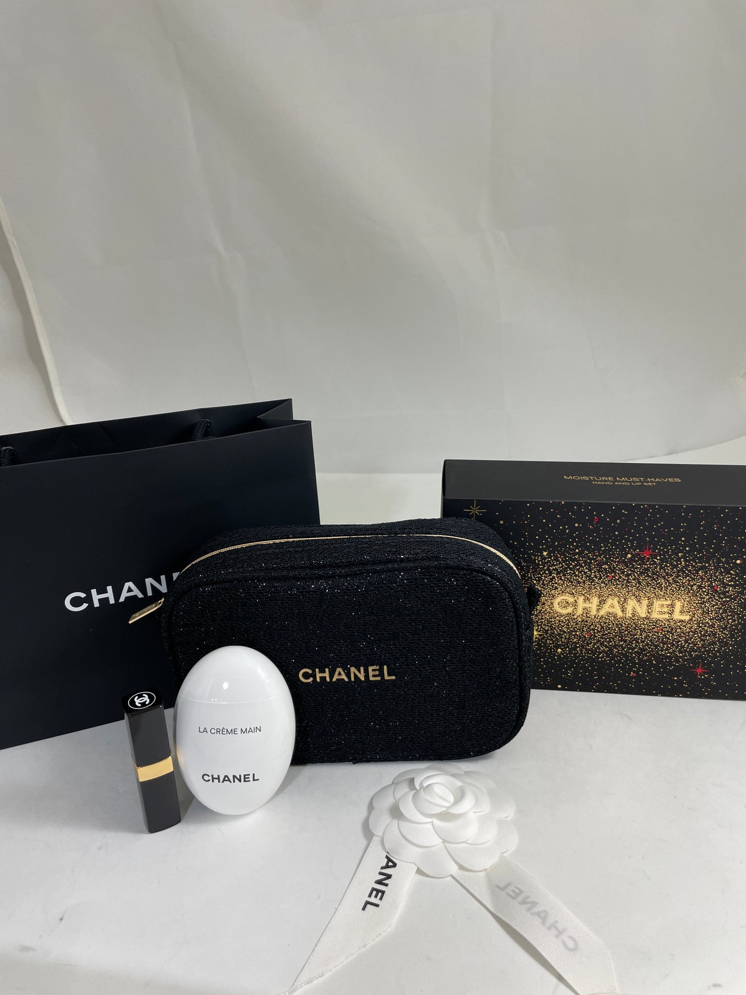 Chanel Holiday Set 2021 3-Pc. Moisture Must-Haves Hand & Lip Set, Beauty &  Personal Care, Bath & Body, Body Care on Carousell