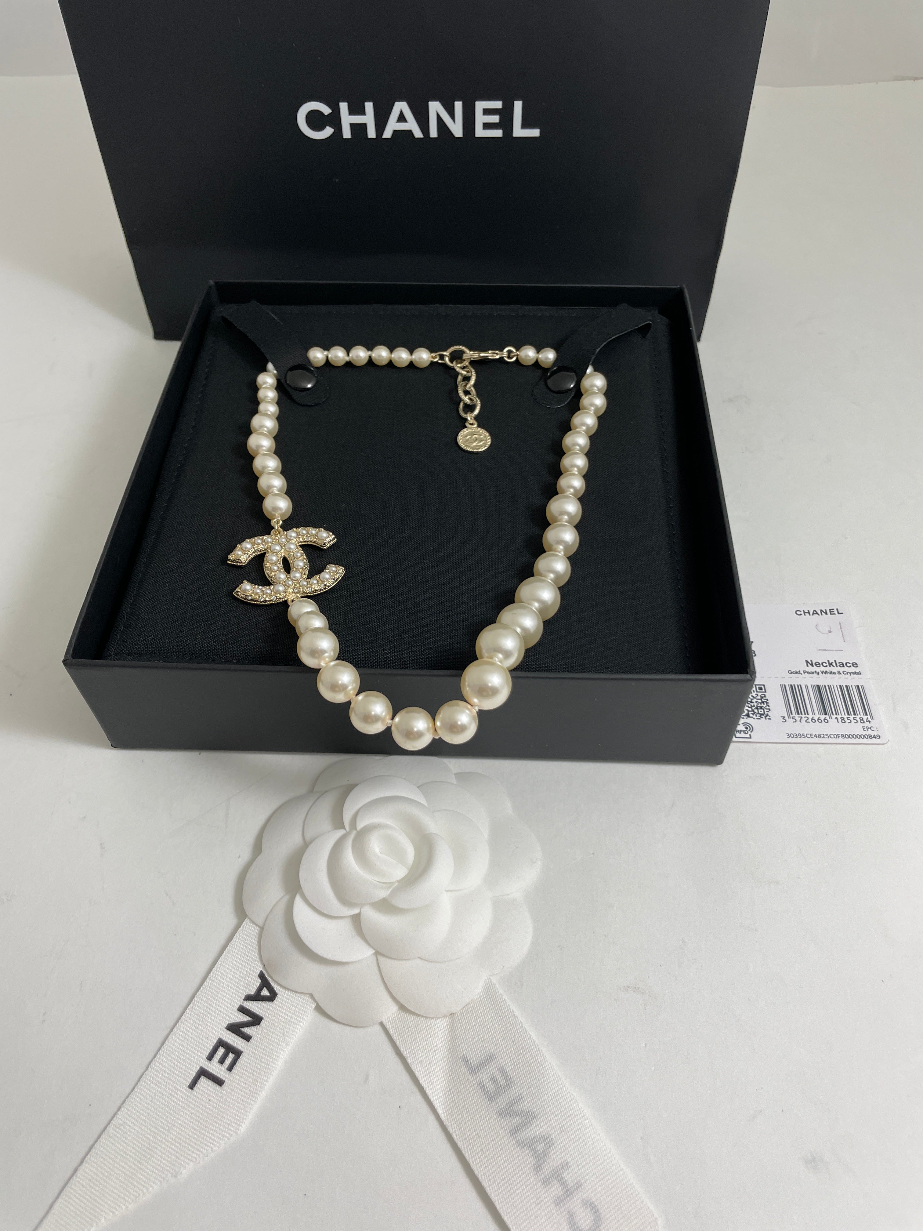 Chanel 20C Pearl Camellia CC Necklace Pearl Rhinestone – ＬＯＶＥＬＯＴＳＬＵＸＵＲＹ