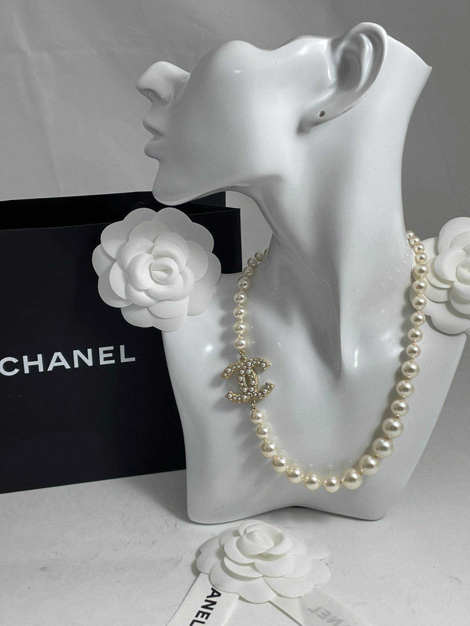 Chanel CC Pearl Choker Necklace Limited Edition – The Millionaires Closet