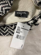 Load image into Gallery viewer, Chanel Cashmere Ivory Black Tweed Hat
