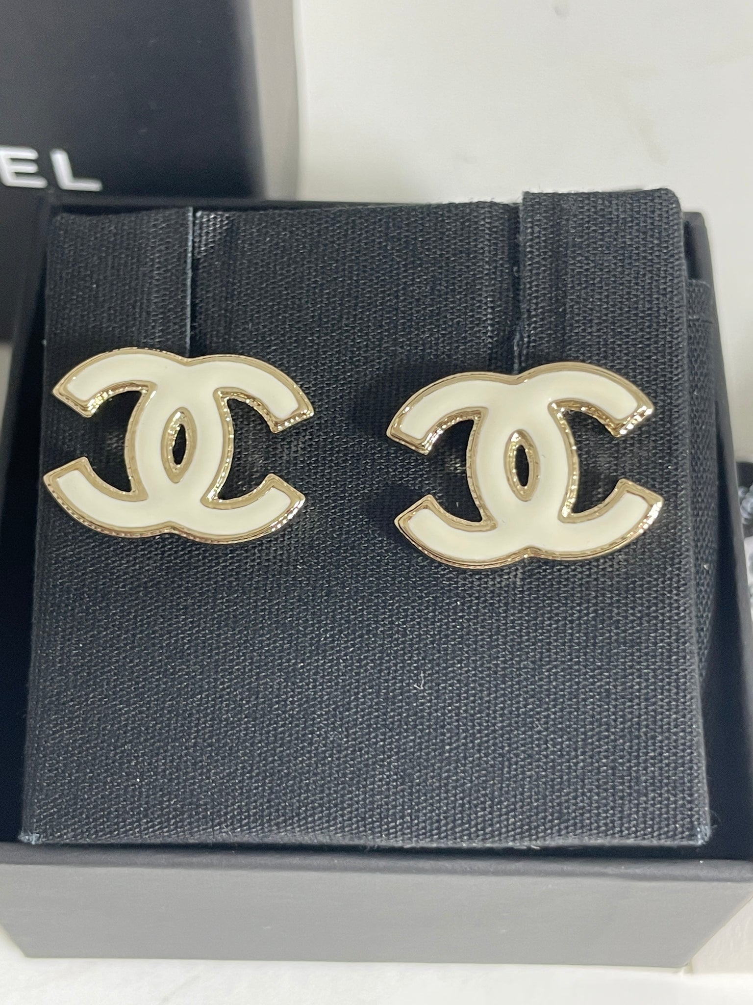 NEW 23C Chanel Interlocking CC Stud Earrings Gold White Enamel FULL SET w  Bag