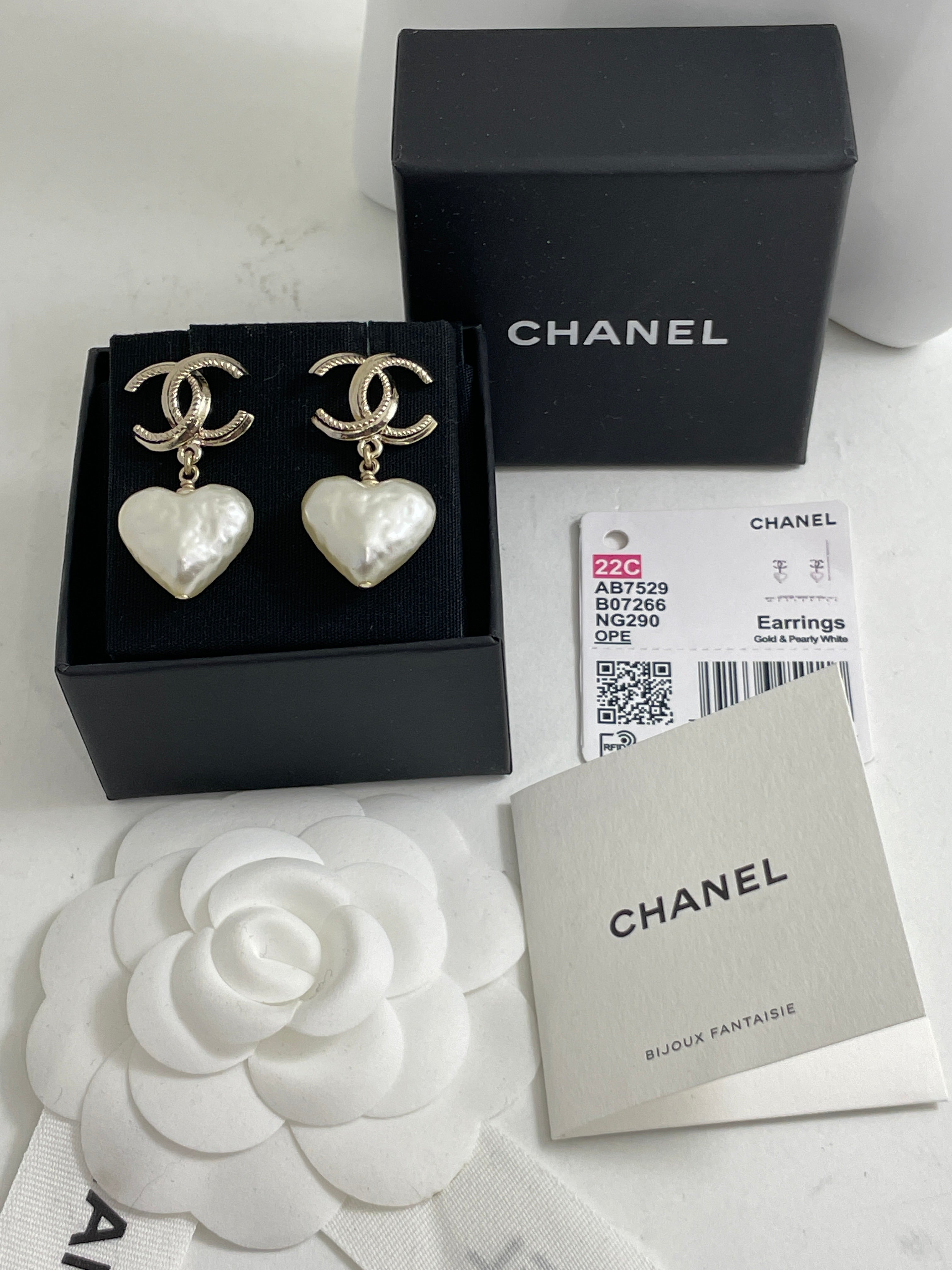 Chanel 22 CC Crystal Gold Tone Pearl Drop Earrings – The Millionaires Closet