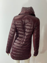 Load image into Gallery viewer, Canada Goose Burgundy Hybridge Lite Coat
