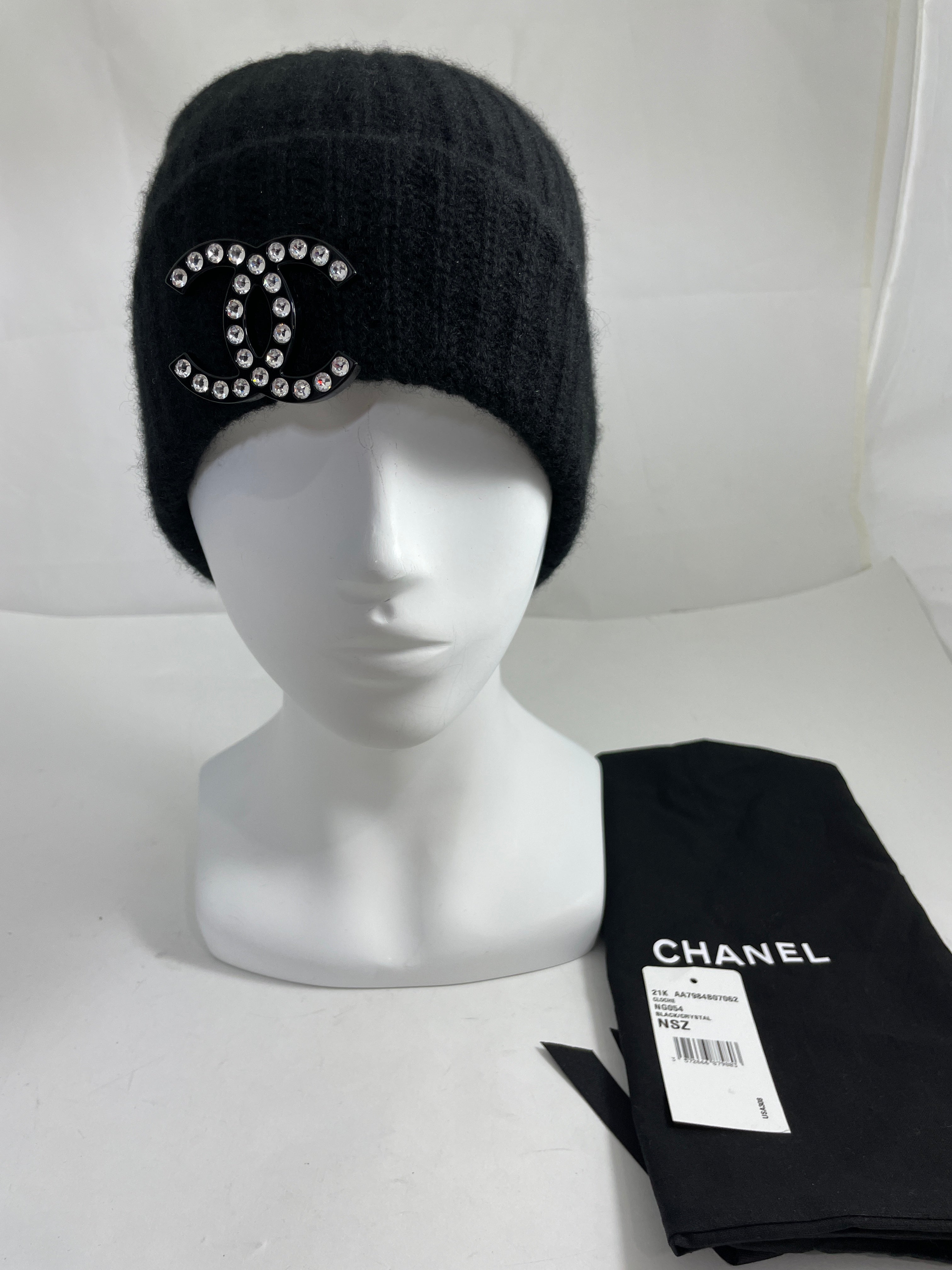 Chanel Black Ribbed Cashmere Hat With Detachable Brooch – The Millionaires  Closet