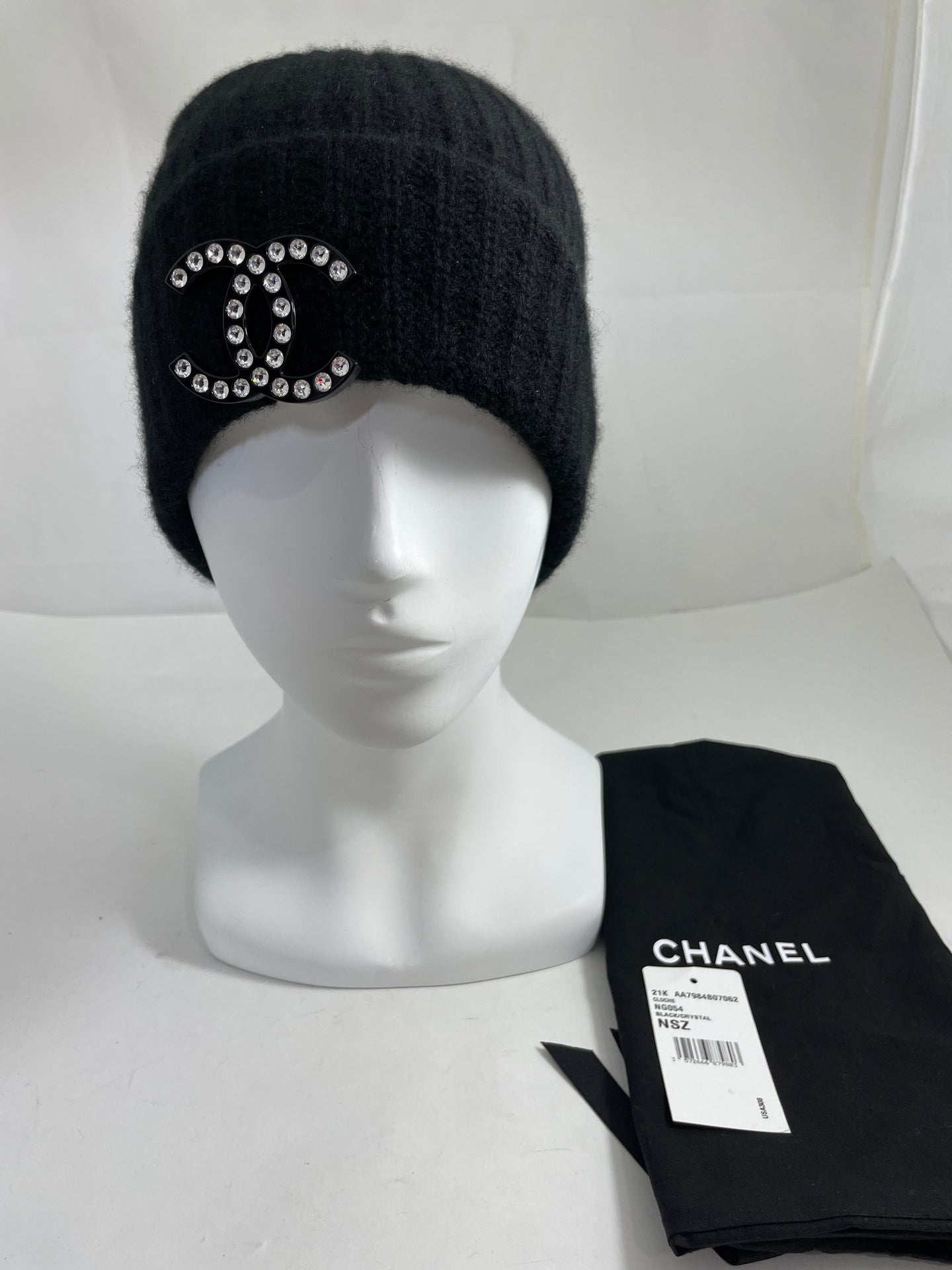 Chanel Black Ribbed Cashmere Hat With Detachable Brooch