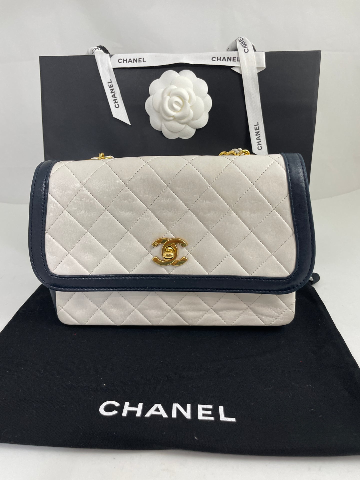 Chanel Vintage 1990s Lambskin Single Flap White/Navy Handbag