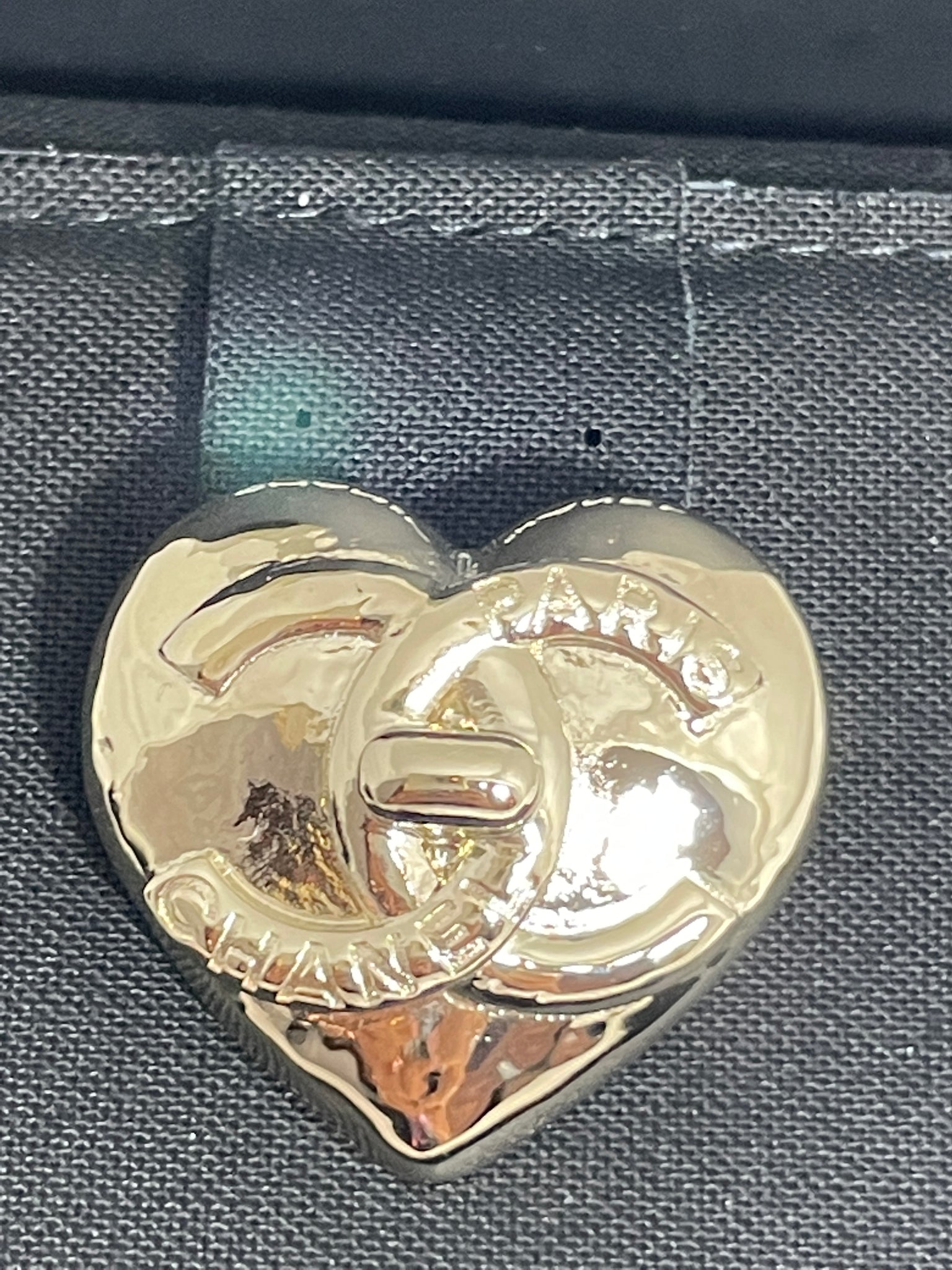 Auth CHANEL CC Logo Turn Lock Vintage Pin Brooch Goldtone Metal - e52626a