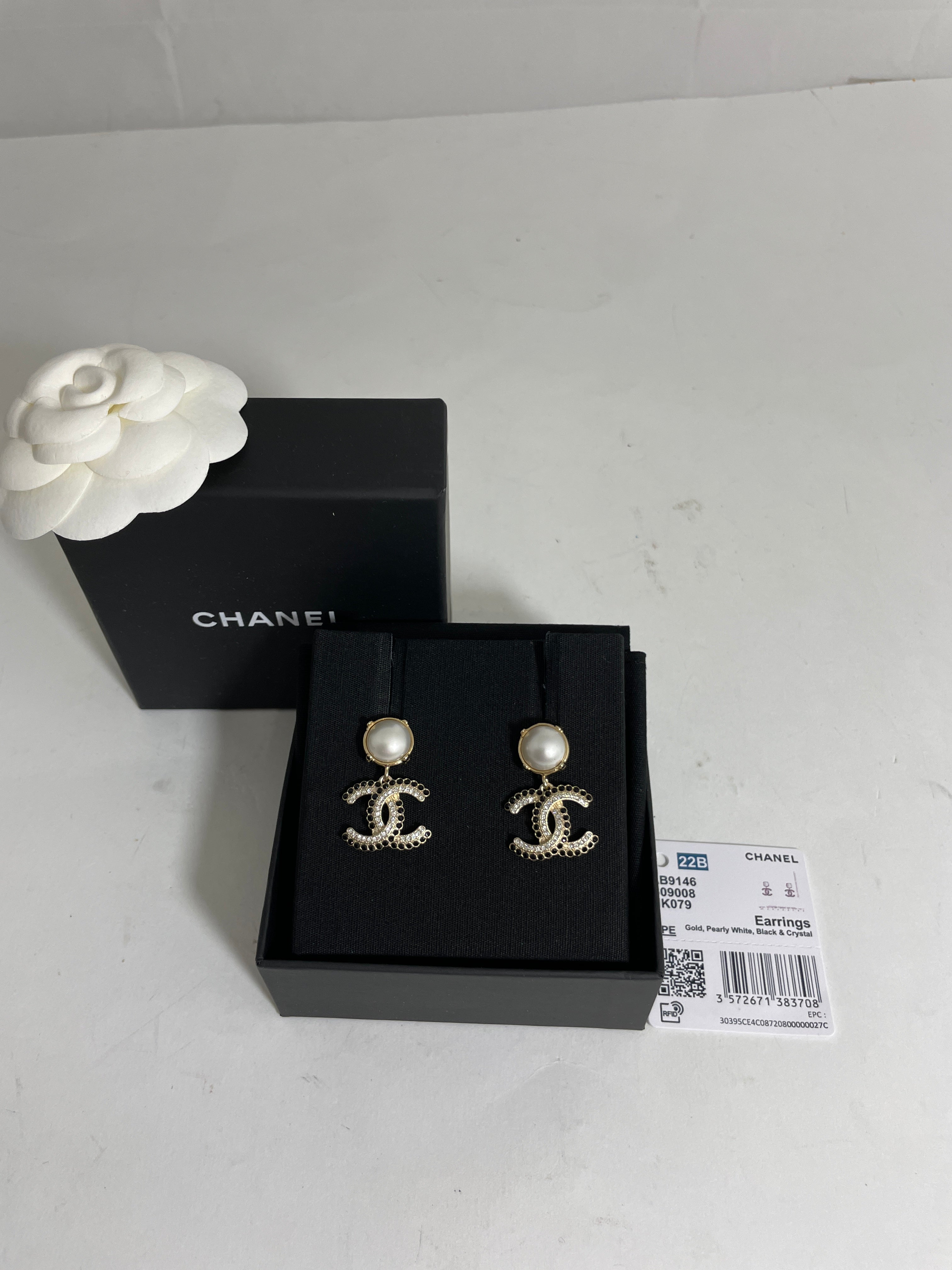 Chanel 22B CC Black/White Crystal Gold Tone Pearl Drop Earrings – The  Millionaires Closet